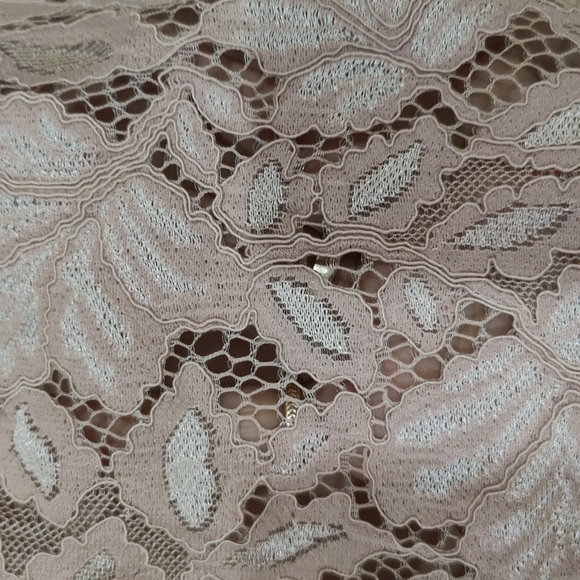 ❌❌sold❌❌H&M lace top - Picture 3 of 4